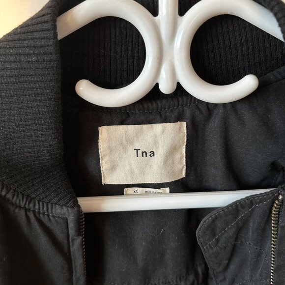 Aritzia TNA Black Bomber Jacket Size XS Excellent Condition - Picture 3 of 3